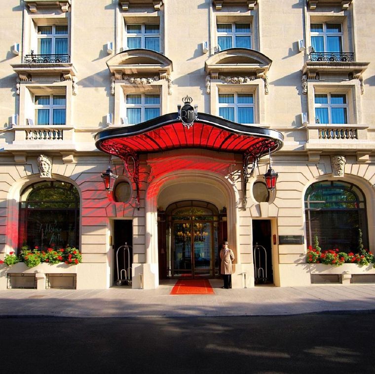 El lujoso hotel se encuentra en una de las zonas más exclusivas de París. Foto: Instagram Le Royal Monceau