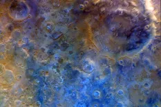 La imagen de Marte tomada por Psyche muestra el cráter Huygens y las tierras altas del sur con colores realzados.