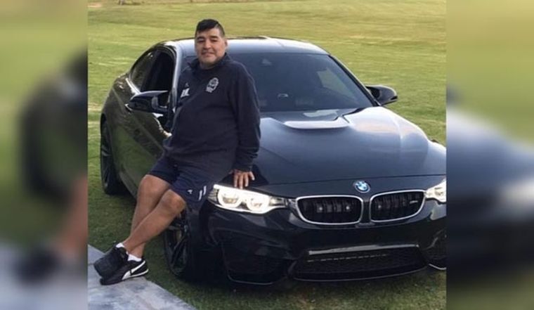 El 10 y su nave. Foto: publicada en Hoy