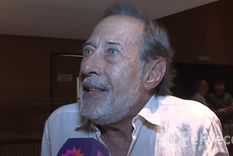 El actor se mostró junto a la mujer. El actor se mostró junto a la mujer.