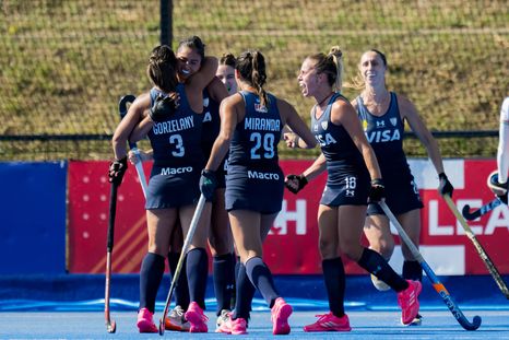 Las Leonas celebran uno de los tantos frente a India. Las Leonas celebran uno de los tantos frente a India.