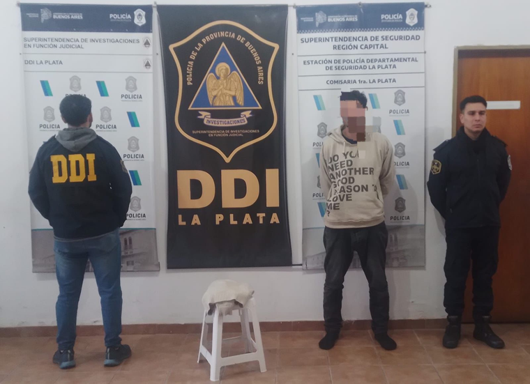 Este lunes detuvieron al principal sospechoso, y ahora un video lo ubica cerca del lugar del crimen