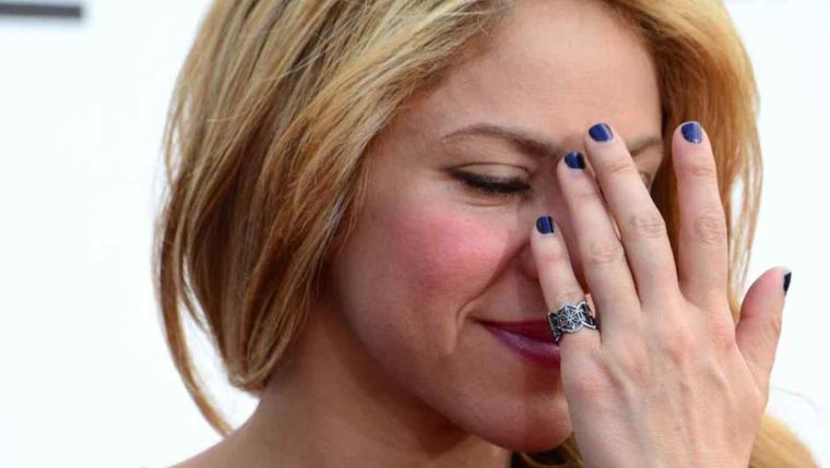 Hasta Piqué enloqueció al ver la foto de Shakira sin ropa y cubriéndose con una guitarra
