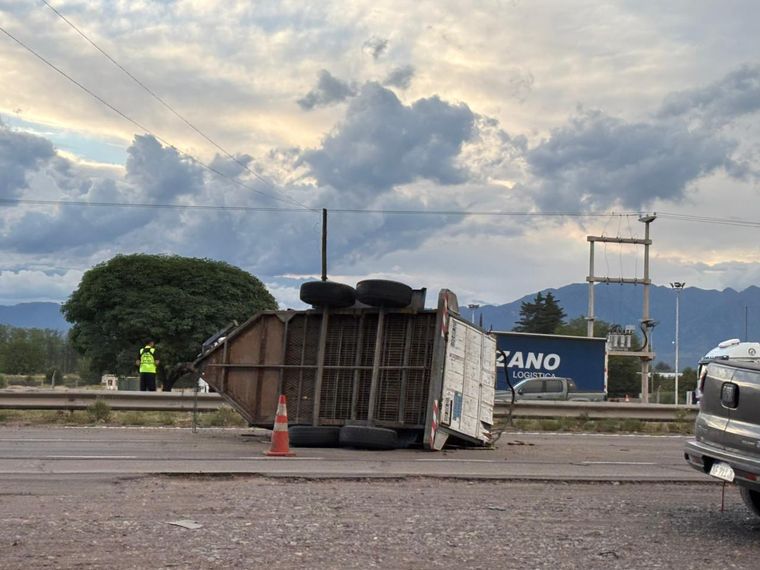 El accidente complicó el tránsito en la Ruta 40.