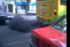 encantadora nube negra arrojada por un colectivo de la eptm