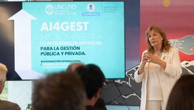 La rectora Esther Sanchez destacó el valor histórico del lanzamiento de esta micromaestría en IA. La rectora Esther Sanchez destacó el valor histórico del lanzamiento de esta micromaestría en IA.