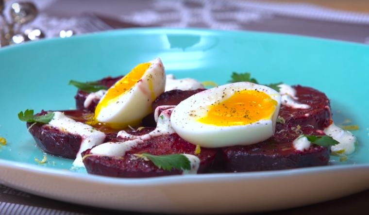 En verano, esta receta se consume fría para resaltar el dulzor natural de la remolacha. En verano, esta receta se consume fría para resaltar el dulzor natural de la remolacha.