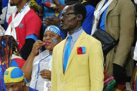 Inmóvil durante 90 minutos y convertido en símbolo nacional. La increíble historia de Lumumba Vea, el hincha más famoso de RD Congo. Inmóvil durante 90 minutos y convertido en símbolo nacional. La increíble historia de Lumumba Vea, el hincha más famoso de RD Congo.
