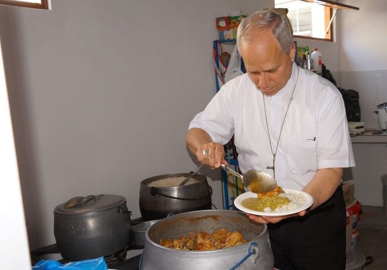 El papa León XIV pasó una gran parte de su vida siendo Obispo en Perú y los usuarios en redes publicaron fotos de sus momentos allí. Foto: X: @lumirandax