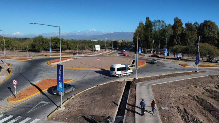 En la zona de la rotonda circulas miles de vehículos por día. En la zona de la rotonda circulas miles de vehículos por día.