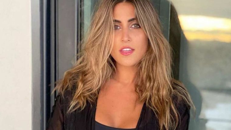 Sofía Rivera Torres levantó la temperatura con un arriesgado minivestido con aberturas.