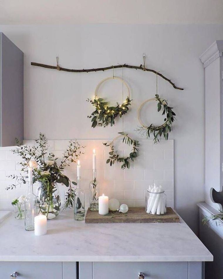 Hojas de aucalipto y ramas para decorar en Navidad. Hojas de aucalipto y ramas para decorar en Navidad. 