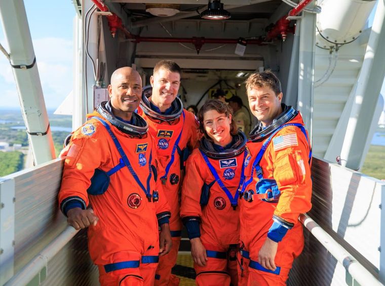 Los astronautas deberán cumplir con estudios.