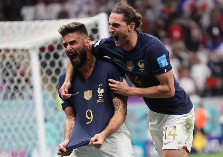 Olivier Giroud festeja el gol de la victoria. Foto: EFE