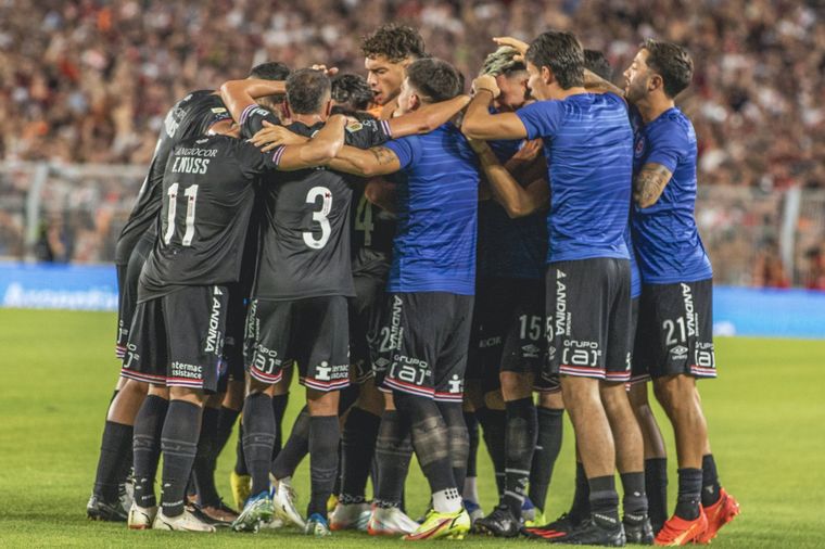 Argentinos Juniors debió llevarse algo del Monumental. Foto: @AAAJoficial