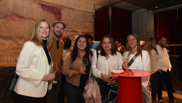 Lorena Cepparo, Francisco Bragoni, Laura Arciénega, Alejandra Gil Posleman y Marita Bressia.