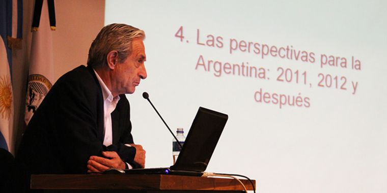 Juan José Llach disertó en San Rafael Foto: Maggie Ojcius/ Mediamza.com