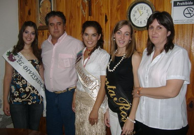 Daiana Corazza, Gustavo Muñoz, María Goncálvez, Valeria Amprino, Reina 2008 y Ana Barrozo.
