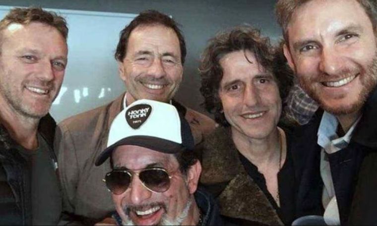 Diego Peretti reveló cómo es el grupo de chat de Los Simuladores El actor contó de qué se habla entre ellos