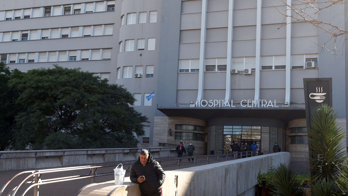 Un motociclista sufrió heridas graves tras chocar contra un colectivo en Guaymallén