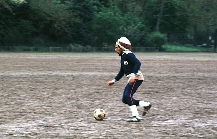 Tremanda postal de Bob y la pelota. Tremanda postal de Bob y la pelota.