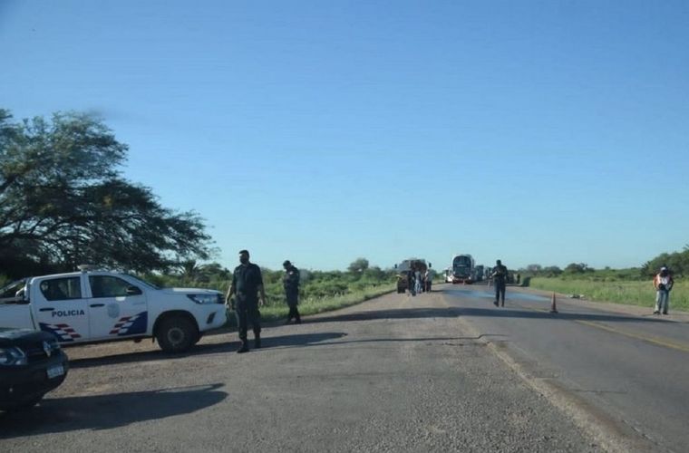 El hombre mató a su pareja a golpes y luego se arrojó debajo de una camión y murió