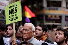 Mientras en despachos oficiales aseguran que los salarios están ganando la carrera contra la inflación, la gente no siente lo mismo en sus bolsillos.