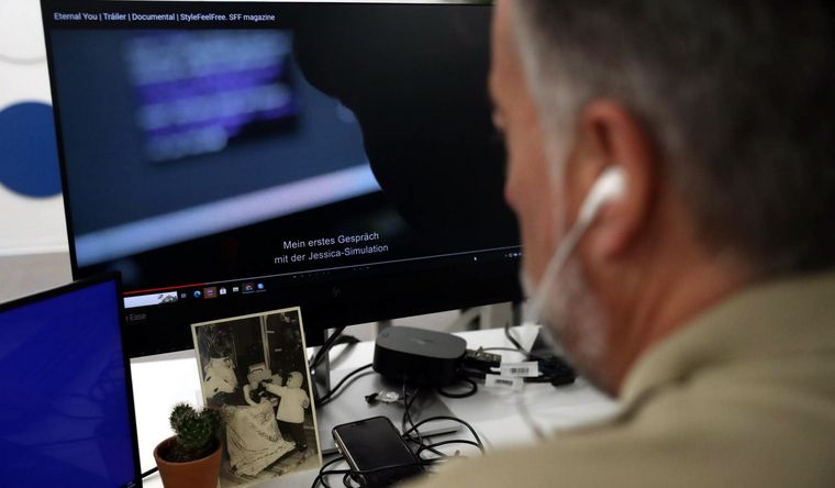 Hay una aplicación más de la inteligencia artificial (IA), pero esta no está exenta de interrogantes socio-éticos. Foto: Efe.