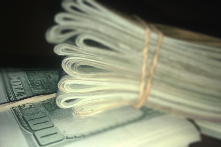 Por primera vez el dólar oficial tuvo una cotización por arriba del precio máximo que indica el Gobierno nacional.