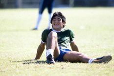 Una joven asegura que Maradona apareció en su casa en forma de mancha de humedad