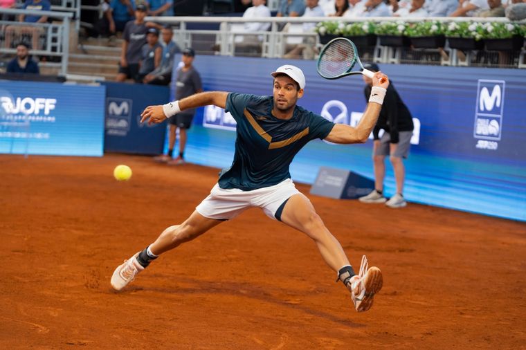 Díaz Acosta perdió en tres sets frente a Pedro Cachín en el ATP de Santiago Foto: @chile_open