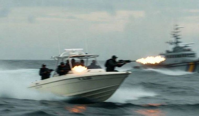 La lancha iba con cubanos, pero tenía bandera de Estados Unidos. Foto X, MinintCuba La lancha iba con cubanos, pero tenía bandera de Estados Unidos. Foto X, MinintCuba