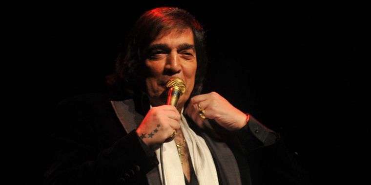 Cacho Castaña, durante una de sus presentaciones en Mendoza. Foto: Flor Kaiser/MDZ