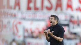 El Chacho Coudet se mostró abatido tras la derrota en el Superclásico.