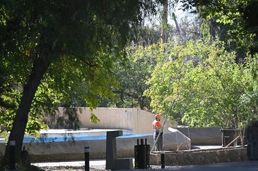 El decreto extiende un contrato vigente para sumar el mantenimiento del Ecoparque bajo las mismas condiciones.