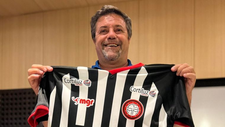 Caruso Lombardi con la camiseta de Miramar Misiones. Foto: @MiramarSAD