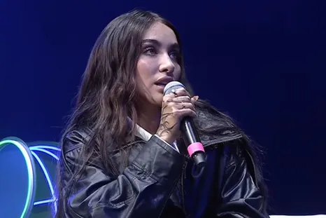 Ante un Movistar Arena repleto, la artista destacó que la formación académica es el único camino hacia la independencia. / Endeavor Ante un Movistar Arena repleto, la artista destacó que la formación académica es el único camino hacia la independencia. / Endeavor