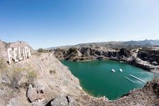 La Laguna Azul puede tener en ciertos sectores una profundidad de 14 metros.