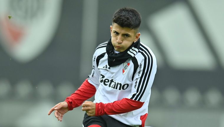 Thiago Almada ya sumó sus primeros entrenamientos en River.
