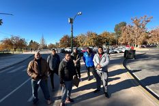 el conflicto que mantiene en vilo a mas de 20 lavacoches que trabajan frente al club regatas