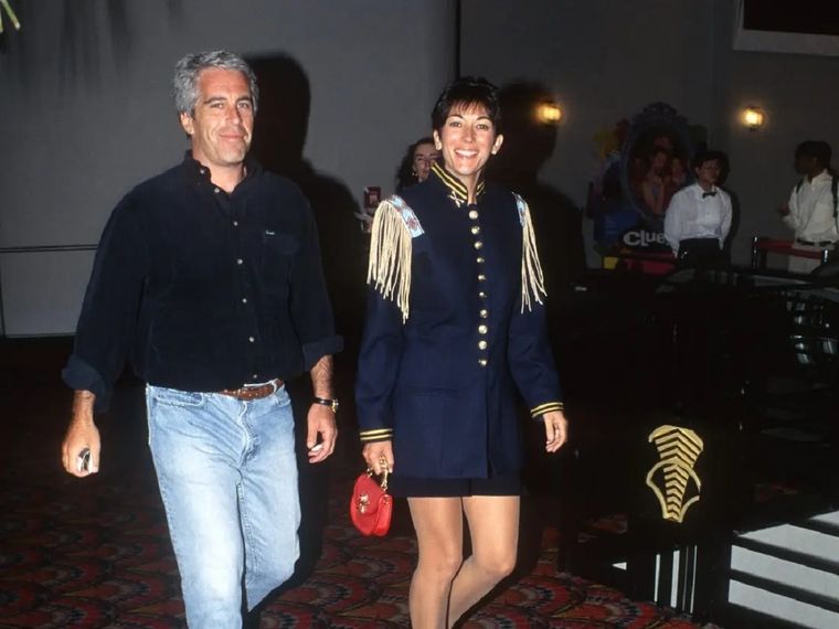 Jeffrey Epstein y Ghislaine Maxwell en 1995 Foto: BBC