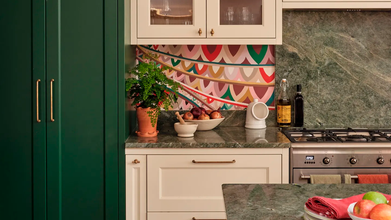 Los colores cálidos y los materiales naturales ayudan a crear una transición más armoniosa entre la cocina y el living. Los colores cálidos y los materiales naturales ayudan a crear una transición más armoniosa entre la cocina y el living.