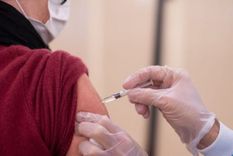 Después de solo 10 meses, la gente ya está siendo vacunada contra la covid-19.