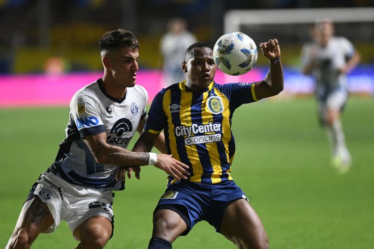 Campaz y Petrazzo en la victoria de Central. Foto: Central Twitter