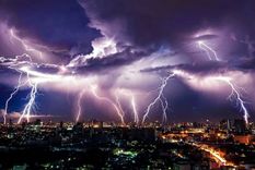 hallan superrayos mas potentes que 1.000 rayos de tormenta electrica comun