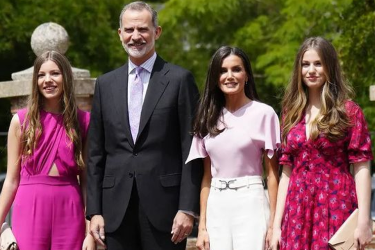 Este fue el look de la infanta Sofía para mostrarse como una Barbie. Foto: INSTAGRAM @letiziaortizfanss