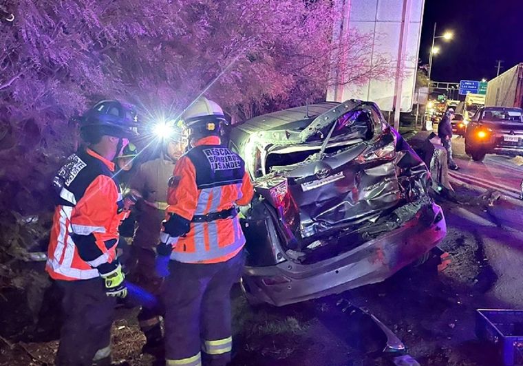 Un camión de carga internacional chocó con dos vehículos SUV Foto: Los Andes Online Chile