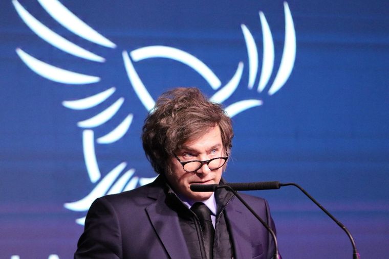 El presidente Javier Milei en el evento que celebró La Libertad Avanza en el Yacht Club de Puerto Madero para recaudar fondos para la campaña. 