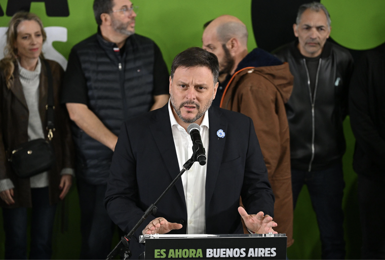 Leandro Santoro quedó en segundo lugar con el 27% de los votos, según los primeros resultados Foto: NA