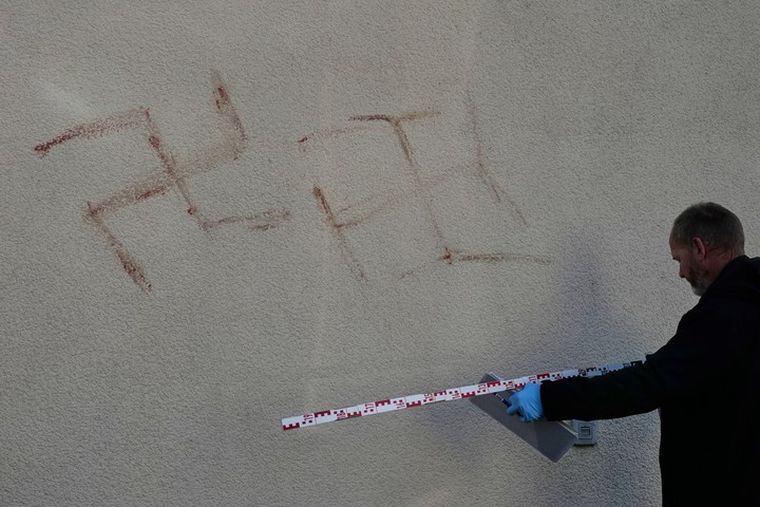 Esvástica en Alemania sangre humana